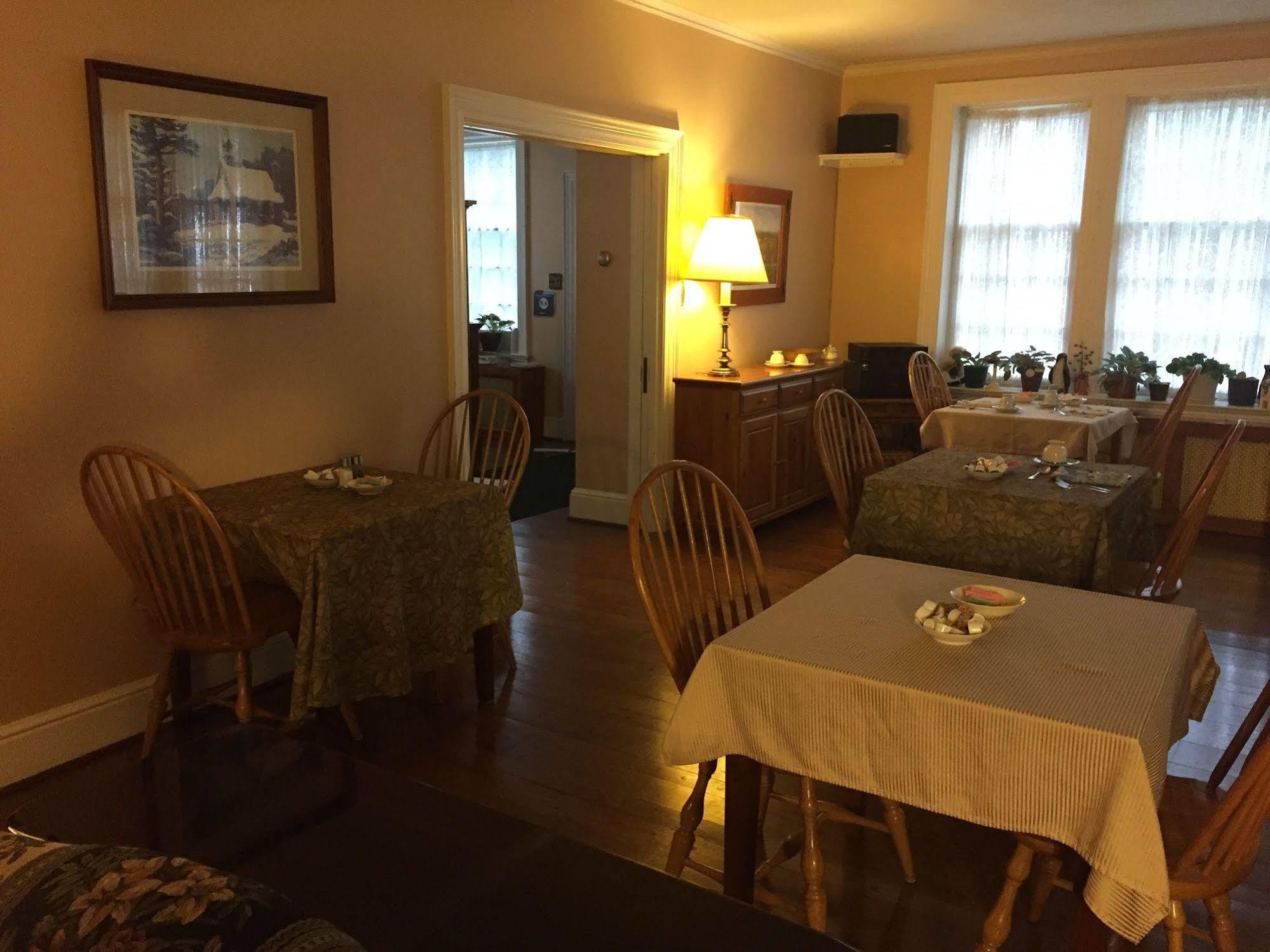 Red Lion レッド ライオン ベッド & ブレックファスト Bed & Breakfast エクステリア 写真